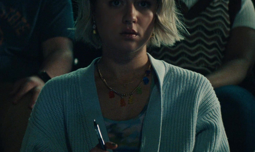 Knit Cardigan of Lizze Broadway as Emma Meyer / Little Cricket