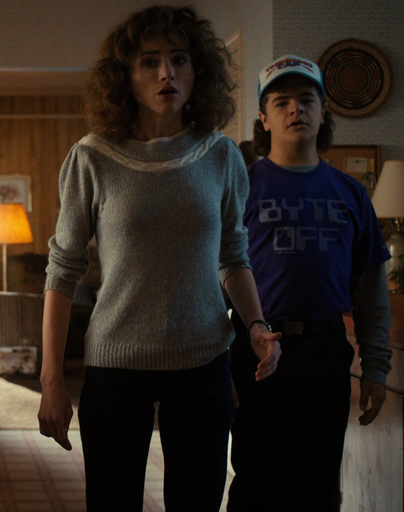 Grey Sweater of Natalia Dyer as Nancy Wheeler