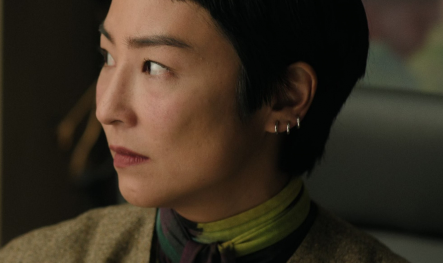 3 Set Small Hoop Earrings of Greta Lee as Stella Bak
