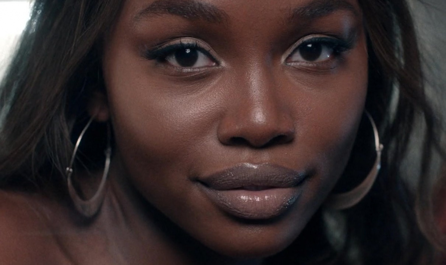 Sleek Silver-Tone Hoop Earrings Worn by Laura Kariuki as Vivian Lee Finch