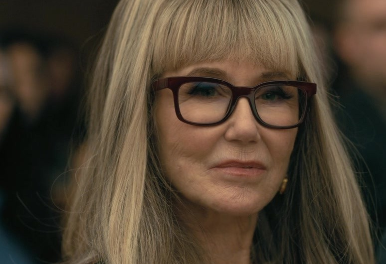 Brown Frame Glasses of Mary McDonnell as Madeline Usher