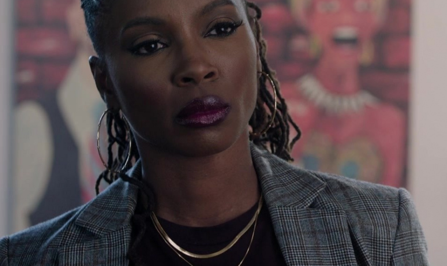 Gold Flat Snake Chain Necklace of Shanola Hampton as Gabi Mosely