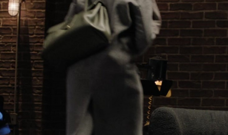 #1751 – Wardrobe Item – The Morning Show – Season 3 Episode 6 – The Stanford Student (Timecode – H00M29S10)