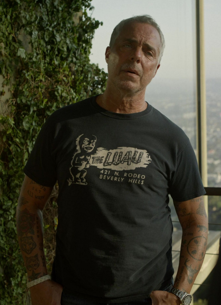 The Luau Logo Print T-Shirt Worn by Titus Welliver as Hieronymus "Harry" Bosch