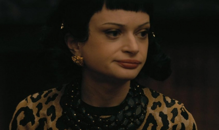 #2106 Wardrobe Item – The Fall of the House of Usher Season 1 Episode 1 (Timecode – H00M35S05)