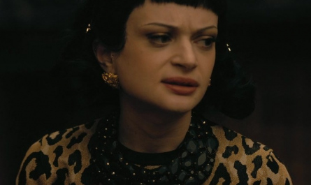 #2109 Wardrobe Item – The Fall of the House of Usher Season 1 Episode 1 (Timecode – H00M35S08)