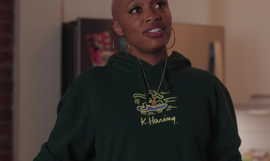 Green Cropped Hoodie of Travina Springer as Kylie