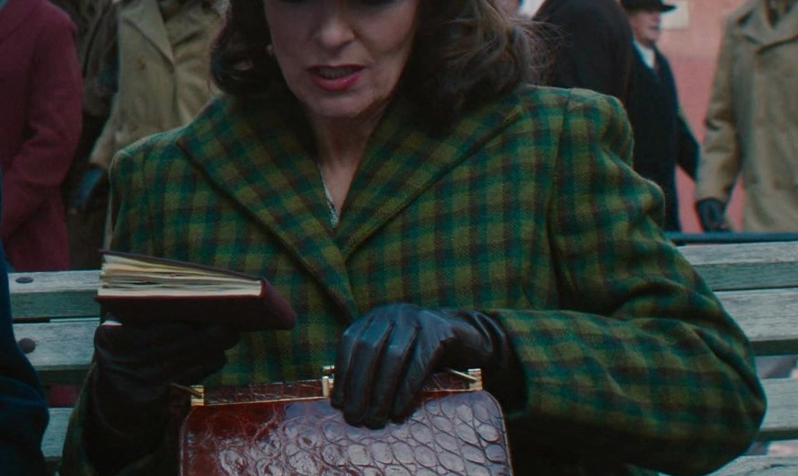 Brown Crocodile-Embossed Leather Bag with Gold-Tone Clasp of Tina Fey as Ariadne Oliver