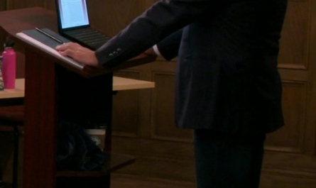 #377 Wardrobe Item – Frasier Season 1 Episode 3 (Timecode – H00M06S16)