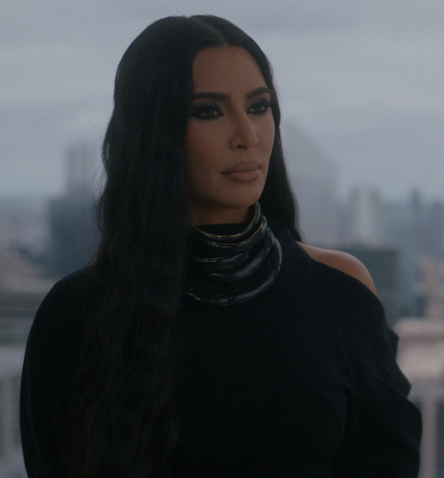 black layered necklace - Kim Kardashian (Siobhan Corbyn) - American Horror Story TV Show