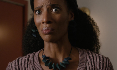 #496 Wardrobe Item – Upload Season 3 Episode 3 (Timecode – H00M08S15)