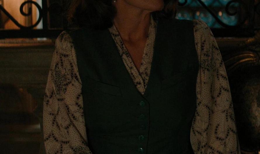 Printed V-Neck Long Sleeved Blouse of Tina Fey as Ariadne Oliver