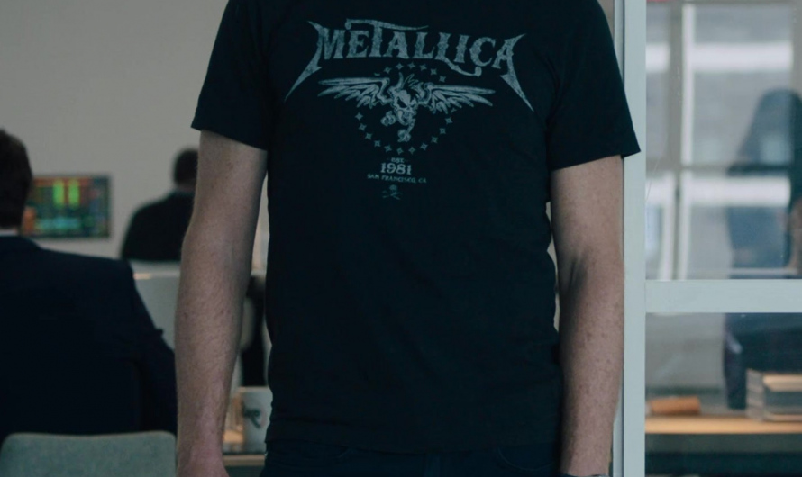 Metallica 1981 Logo T-Shirt of Damian Lewis as Robert “Bobby” Axelrod