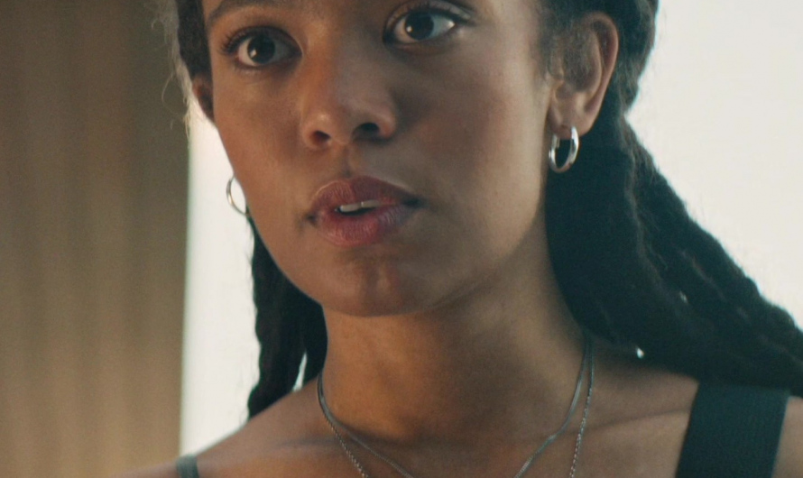Silver Bird Pendant Necklace of Jaz Sinclair as Marie Moreau