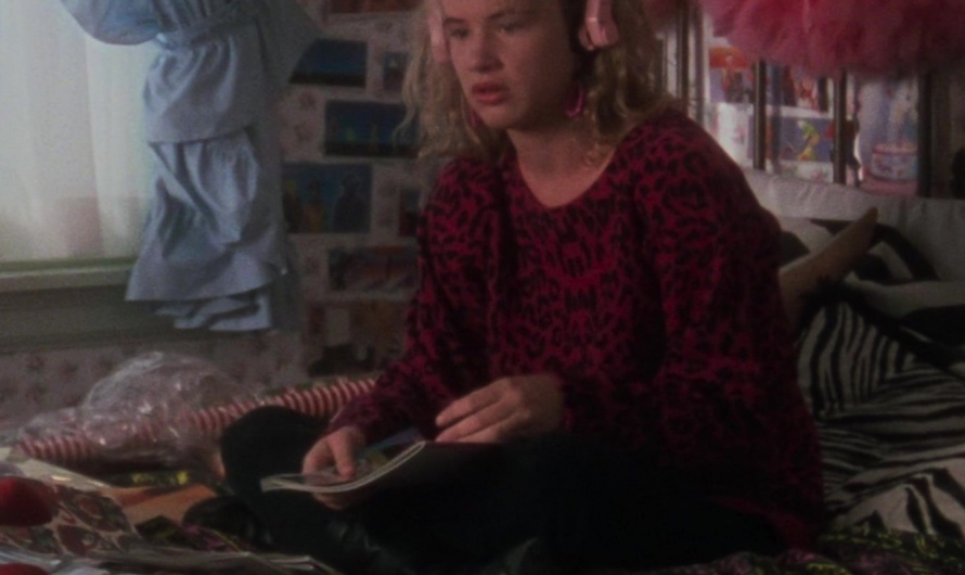 Red and Black Leopard Print Long Sleeve Sweater of Juliette Lewis as Audrey Griswold