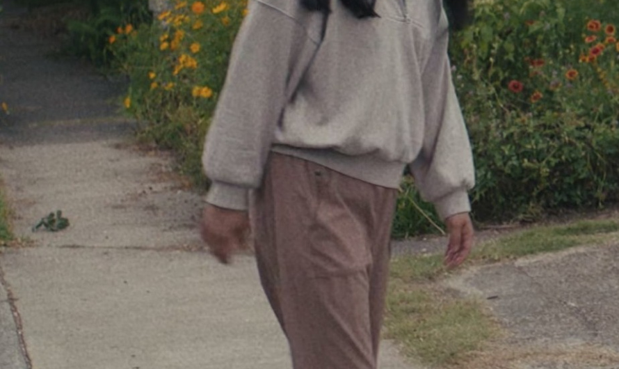 Black Sneakers of Awkwafina as Anne Yum