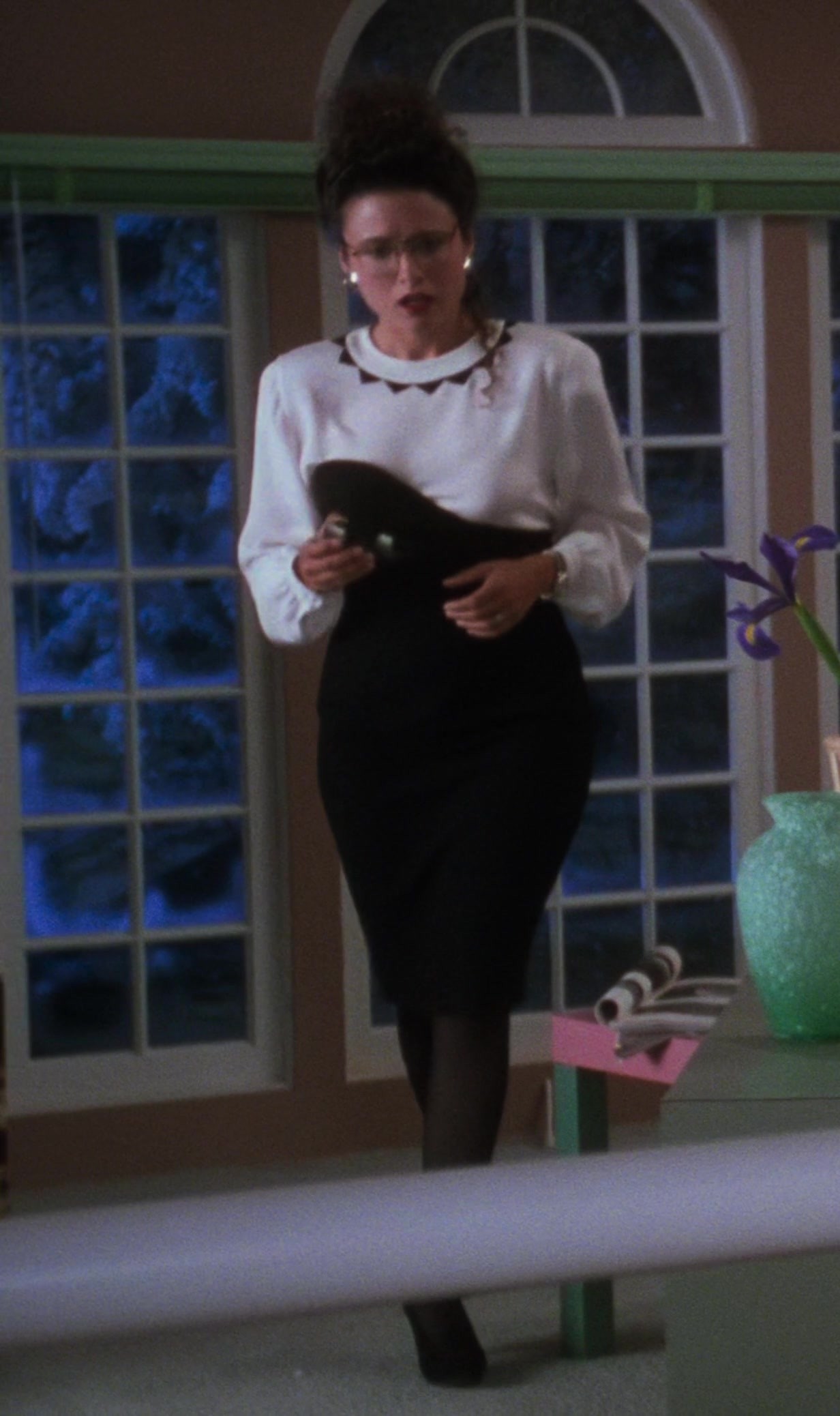 Worn on National Lampoon's Christmas Vacation (1989) Movie - Black Pencil Skirt of Julia Louis-Dreyfus as Margo Chester