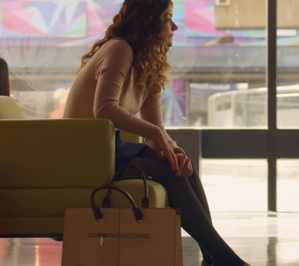Chic Beige Structured Tote Bag of Molly Kunz as Phoebe