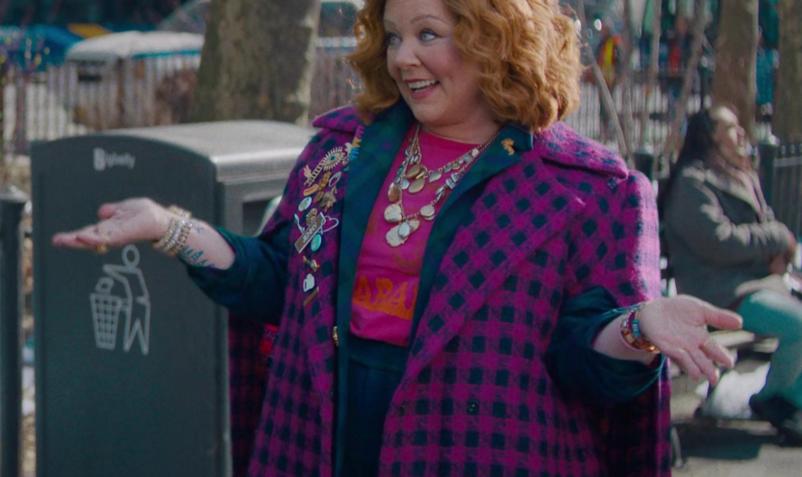 Fuchsia and Navy Blue Checkered Wool Coat of Melissa McCarthy as Flora