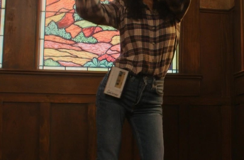 Classic High-Waisted Straight-Leg Blue Jeans Worn by Courteney Cox as Patricia “Pat” Phelps