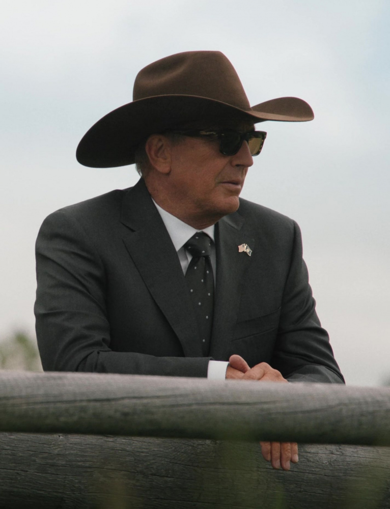 brown wide-brimmed cowboy hat - Kevin Costner (John Dutton III) - Yellowstone TV Show