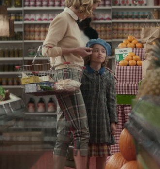 Worn on Lessons in Chemistry TV Show - Plaid Cropped Trousers of Brie Larson as Elizabeth Zott