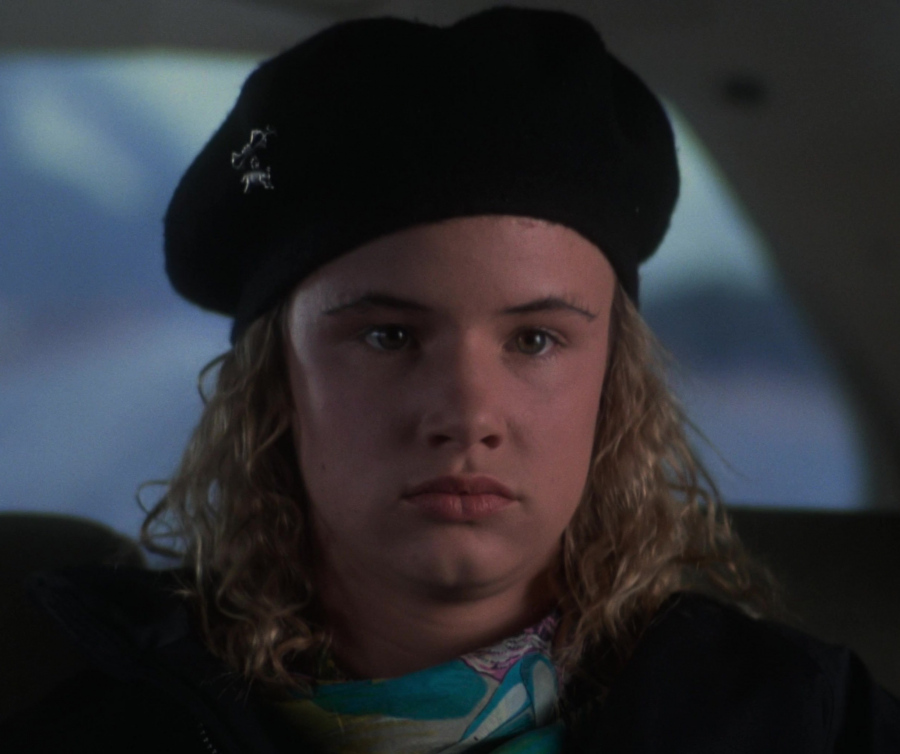 classic black wool beret - Juliette Lewis (Audrey Griswold) - National Lampoon's Christmas Vacation (1989) Movie
