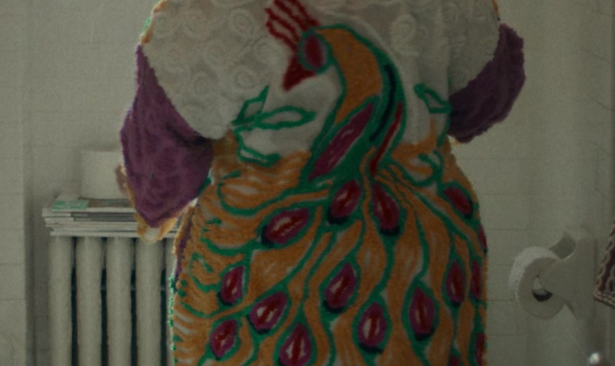 Embroidered Peacock Bathrobe of Melissa McCarthy as Flora