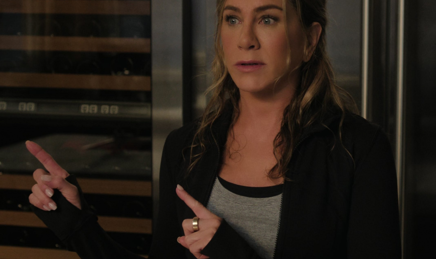 Gold Band Ring of Jennifer Aniston as Alexandra “Alex” Levy