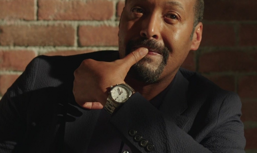 Classic Stainless Steel Wristwatch with White Dial and Date Function Worn by Jesse L. Martin as Professor Alec Mercer