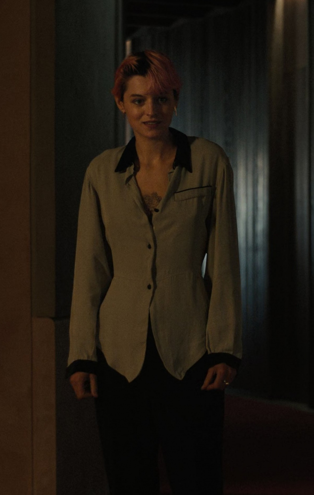 casual contrast collar button-up shirt - Emma Corrin (Darby Hart) - A Murder at the End of the World TV Show