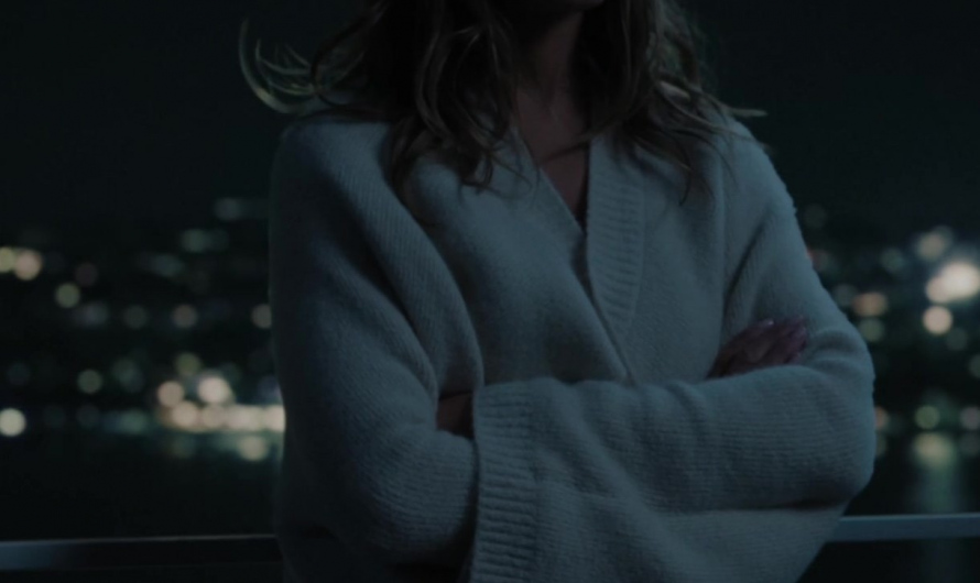 Cozy White Knit Sweater of Jennifer Aniston as Alexandra “Alex” Levy