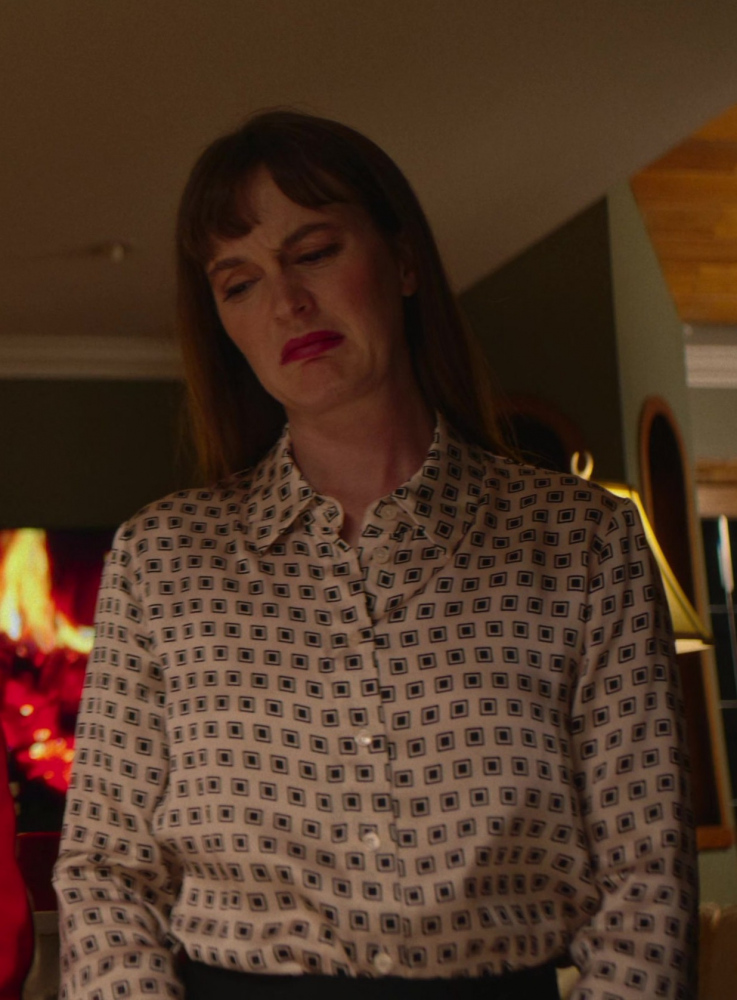 Abstract Geometric Print Button-Up Shirt in Neutral Tones of Leighton Meester as Ali Moyer from EXmas (2023) Movie