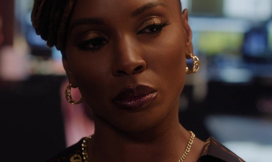 Gold Chain Link Necklace of Shanola Hampton as Gabi Mosely