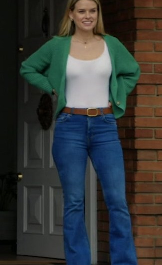 High-Waisted Flare Leg Blue Jeans of Alice Eve as Jenny Pettits