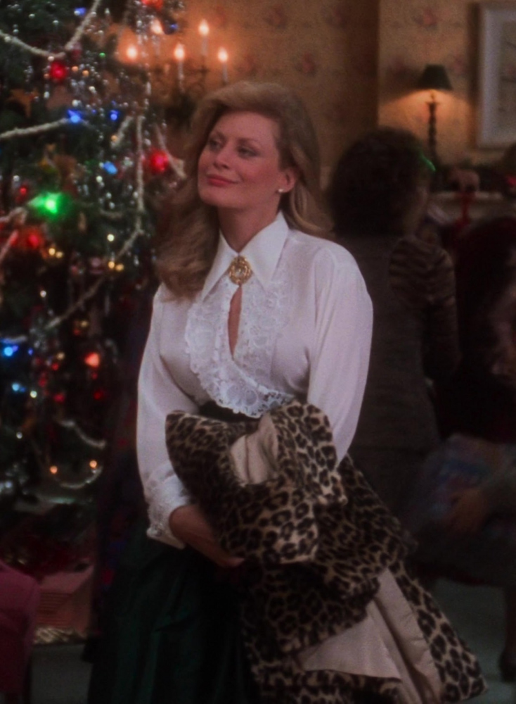 White Lace Collar Blouse of Beverly D'Angelo as Ellen Griswold