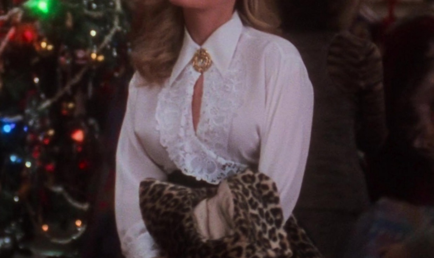 White Lace Collar Blouse of Beverly D’Angelo as Ellen Griswold