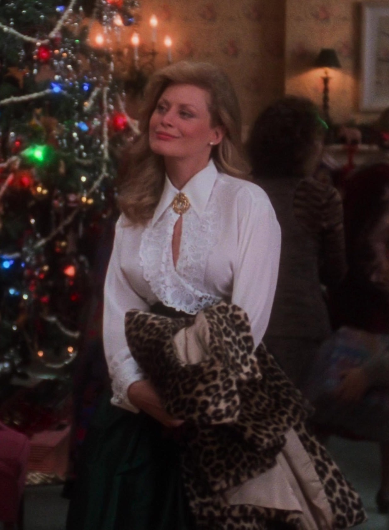 Worn on National Lampoon's Christmas Vacation (1989) Movie - White Lace Collar Blouse of Beverly D'Angelo as Ellen Griswold