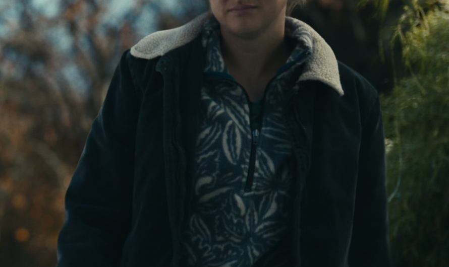 Corduroy Jacket with Faux Fur Collar of Shailene Woodley as Caroline Gill
