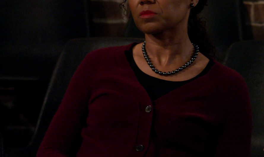 Dark Faux Pearl Necklace of Toks Olagundoye as Olivia Finch