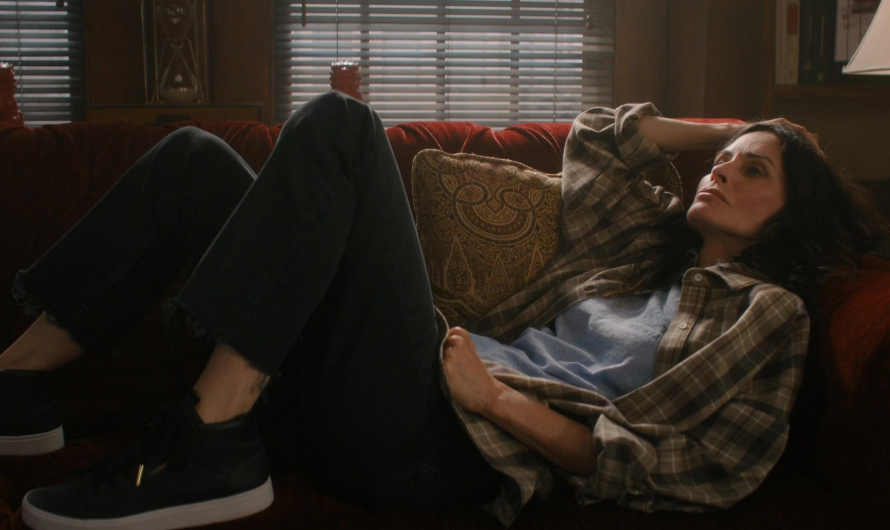 Black Sneakers with White Sole of Courteney Cox as Patricia “Pat” Phelps