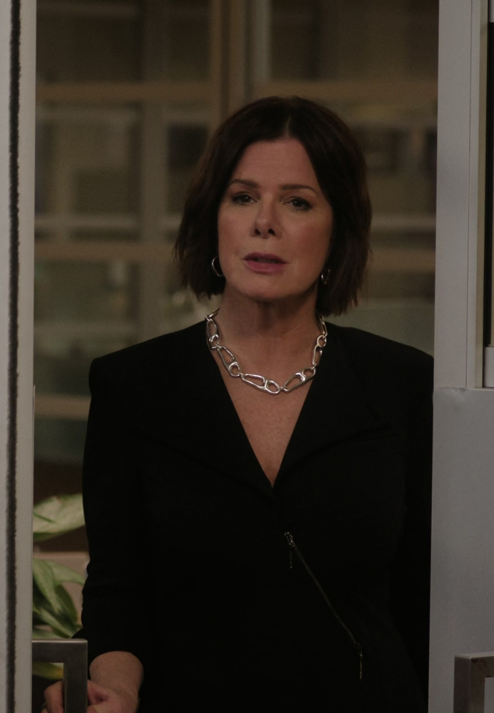 Silver Large Link Chain Necklace of Marcia Gay Harden as Maggie Brener