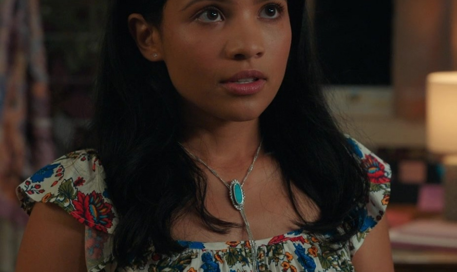 Elegant Silver Chain with Turquoise Stone Pendant Worn by Nikki Rodriguez as Jackie Howard
