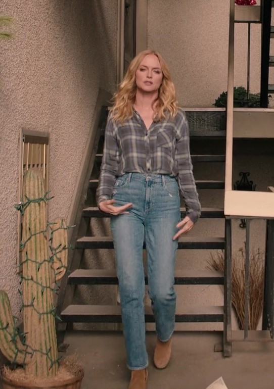 classic high-waisted straight-leg denim jeans - Heather Graham (Charlotte Sanders) - Best. Christmas. Ever! (2023) Movie
