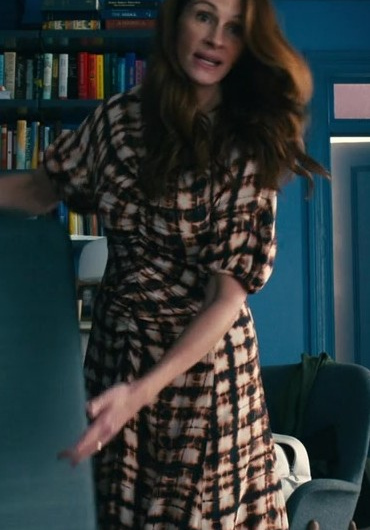 Printed Tie Dye Cinched Dress Worn by Julia Roberts as Amanda Sandford