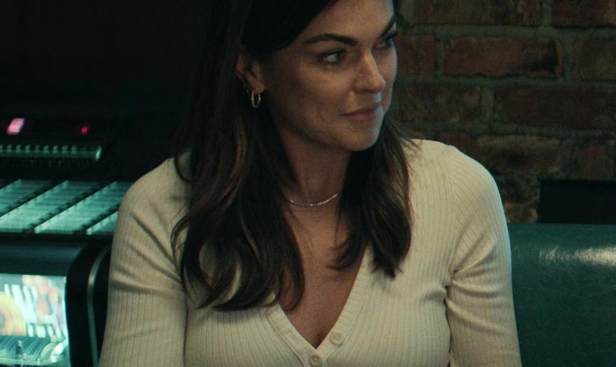 White Rib-Knit Button-Up Top Worn by Serinda Swan as Karla Dixon