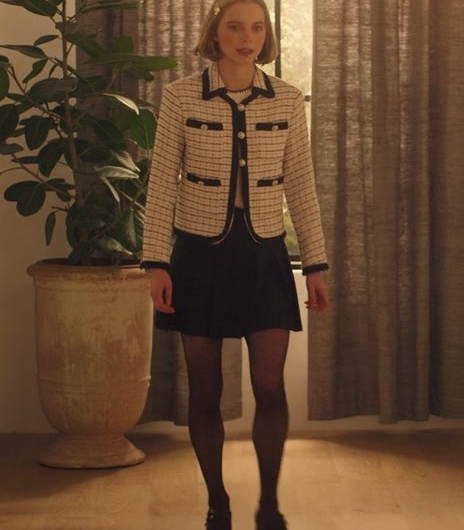 Black Pleated Mini Skirt of Emma Myers as CC