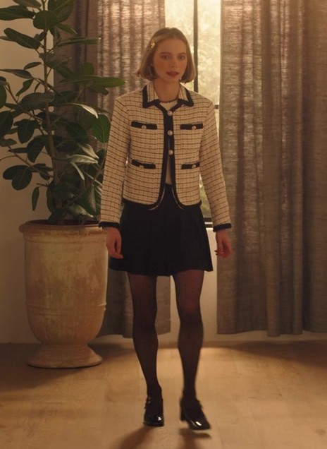 Black Pleated Mini Skirt of Emma Myers as CC