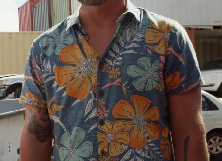 Nautical Theme Floral Shirt of Zachary Knighton as Orville “Rick” Wright