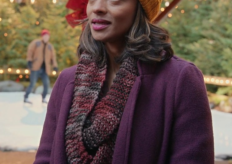Multicolor Cable Knit Scarf Worn by Kandyse McClure as Kaia